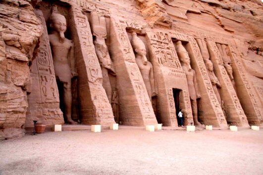 Excursión a los Templos de Abu Simbel desde Aswan
